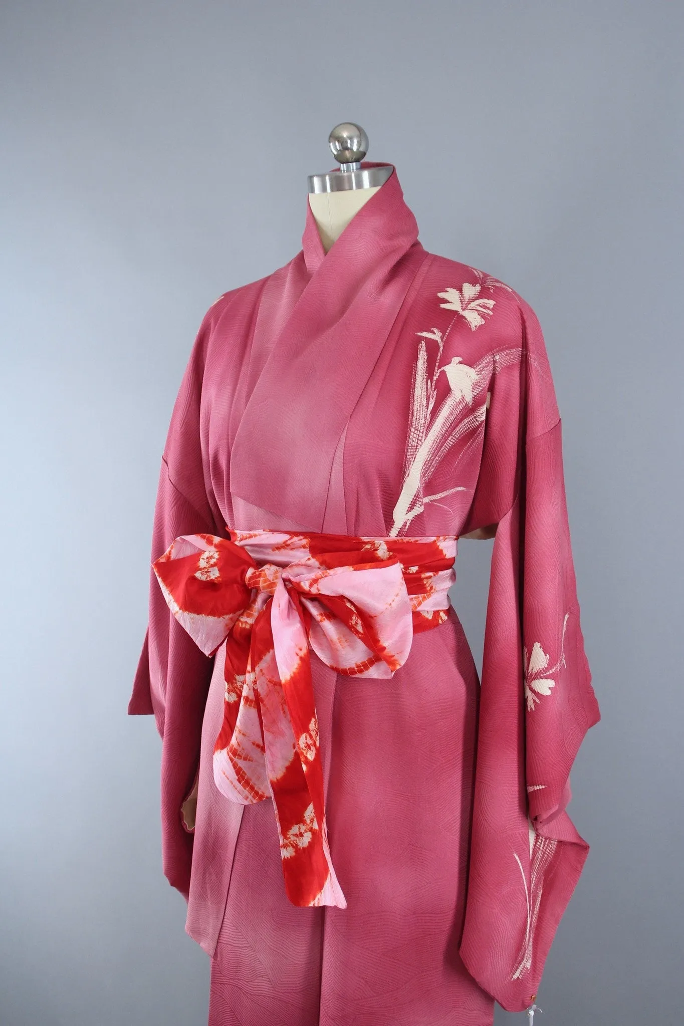 1950s Vintage Silk Kimono Robe with Mauve Pink Ombre Floral Pattern