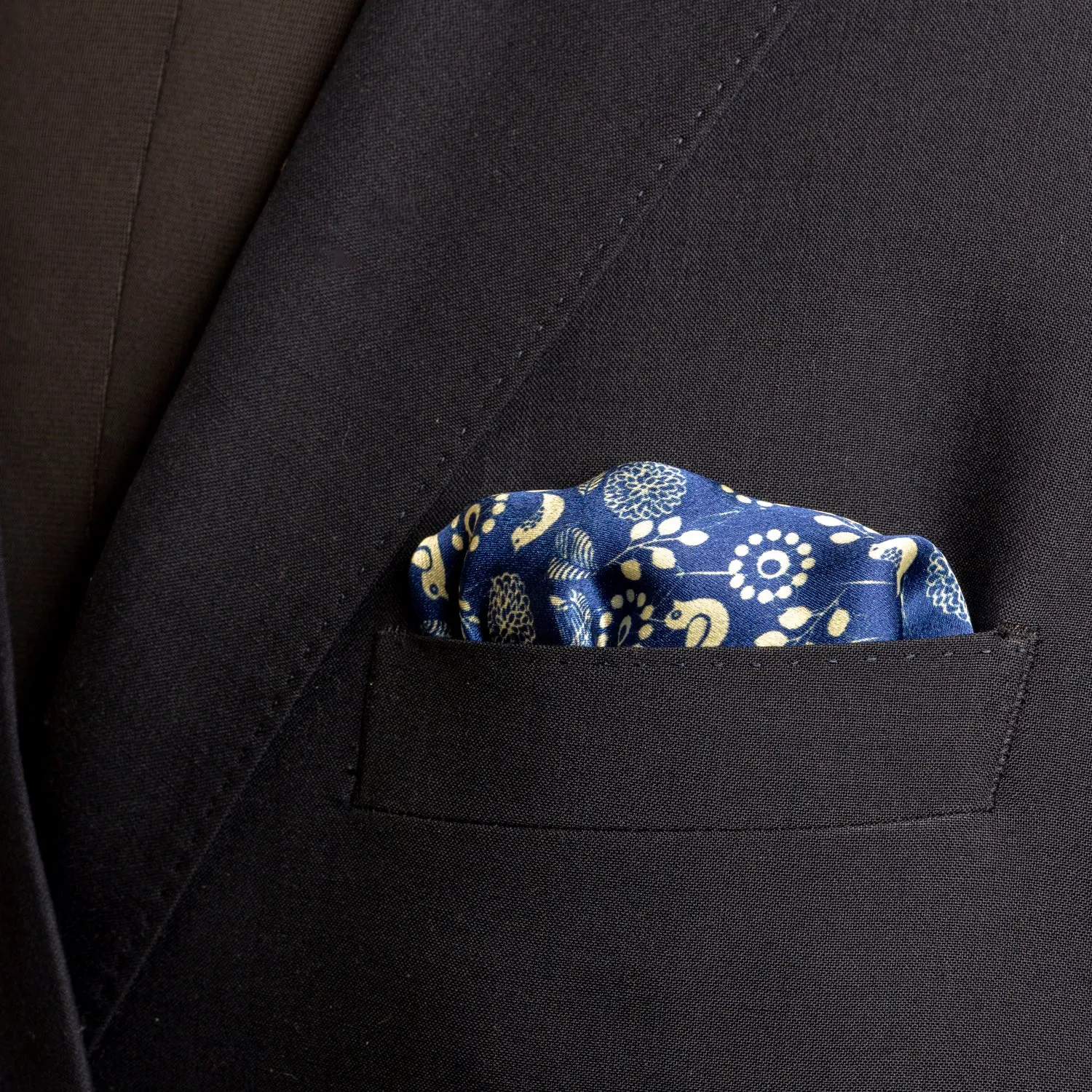 Chokore Blue and white Satin Silk pocket square from the Wildlife Collection