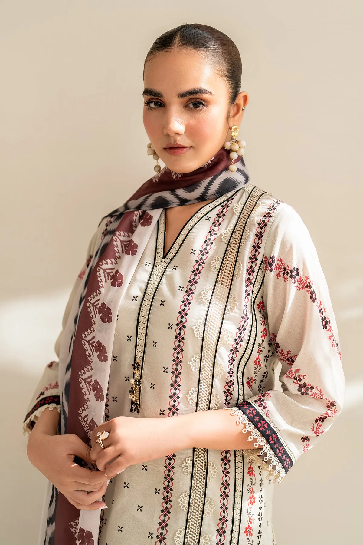 EMBROIDERED LAWN UF-678