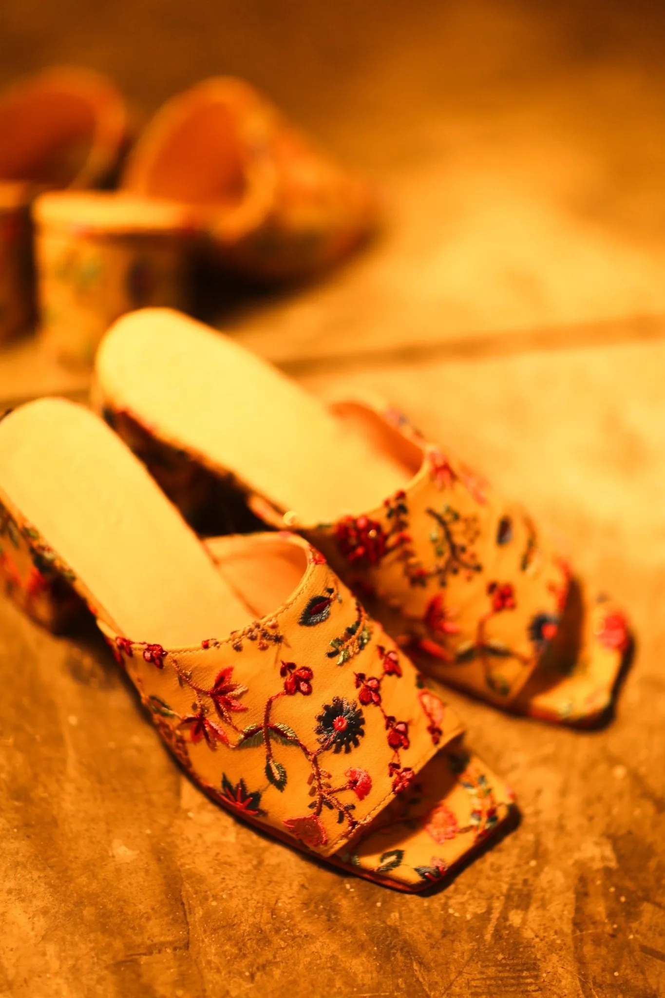 EMBROIDERED SILK MULES THANA