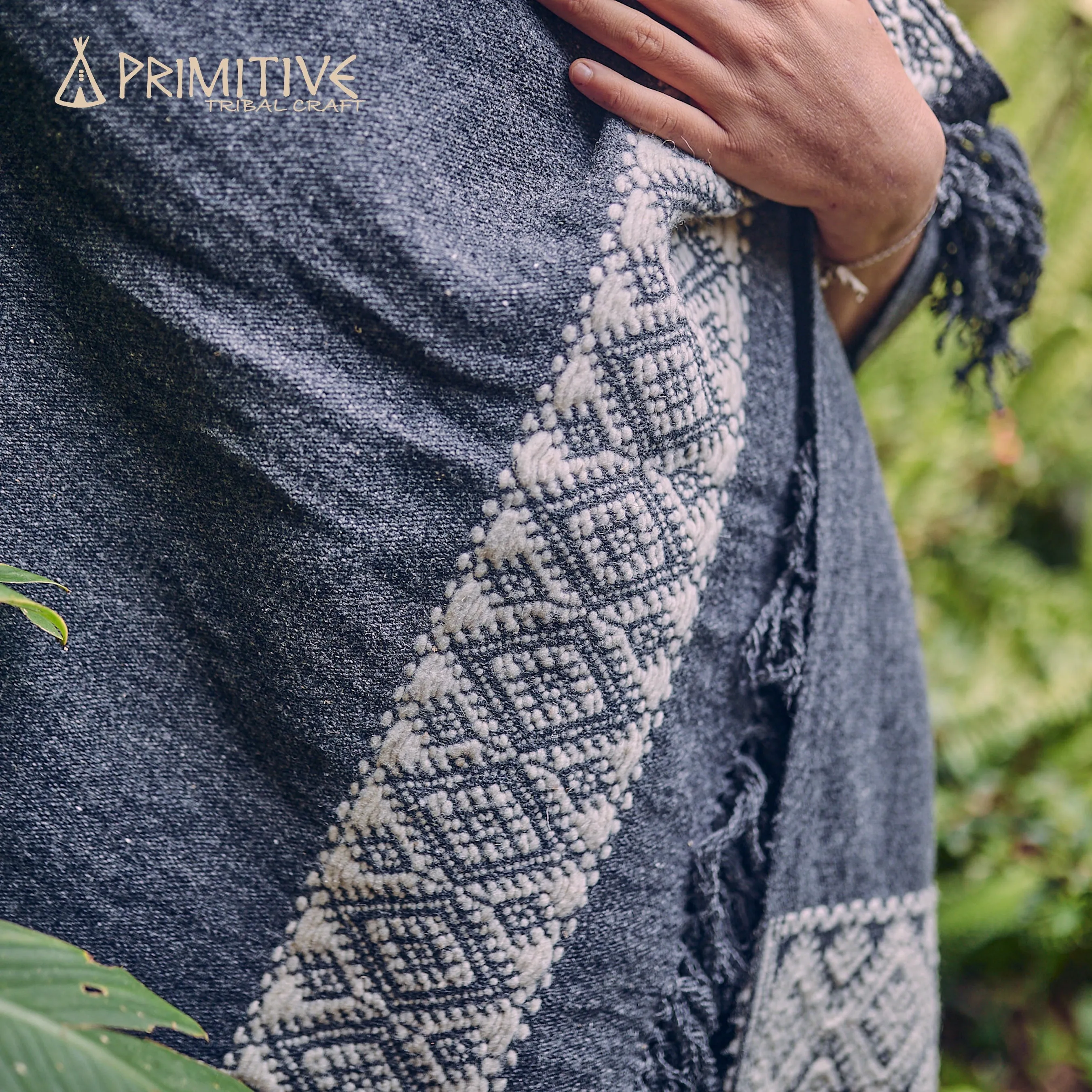 Handloom Wool Shawl ⋙⋘ with Hand Embroidery ⋙⋘