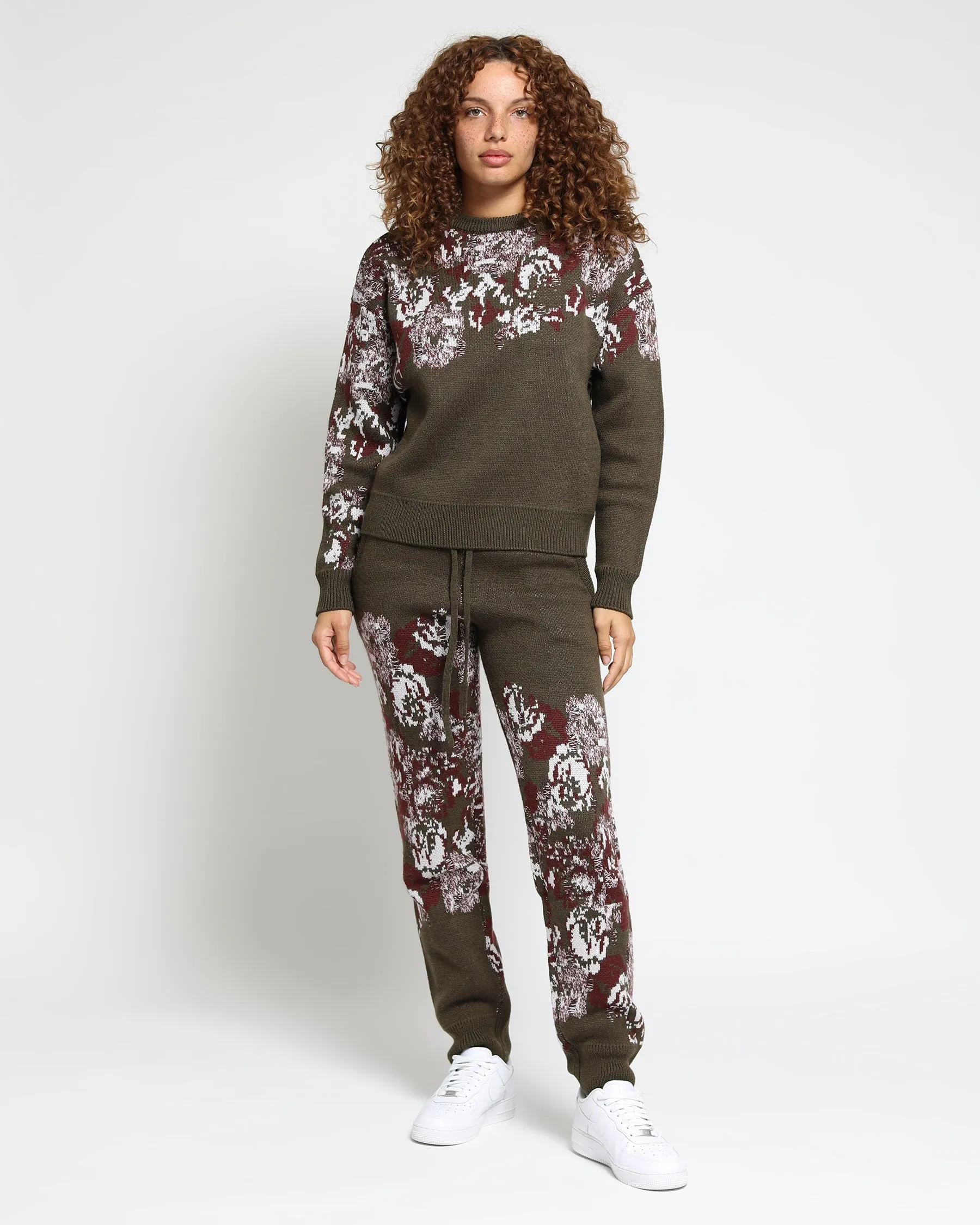 Hanging Floral Distressed Sweater Pant