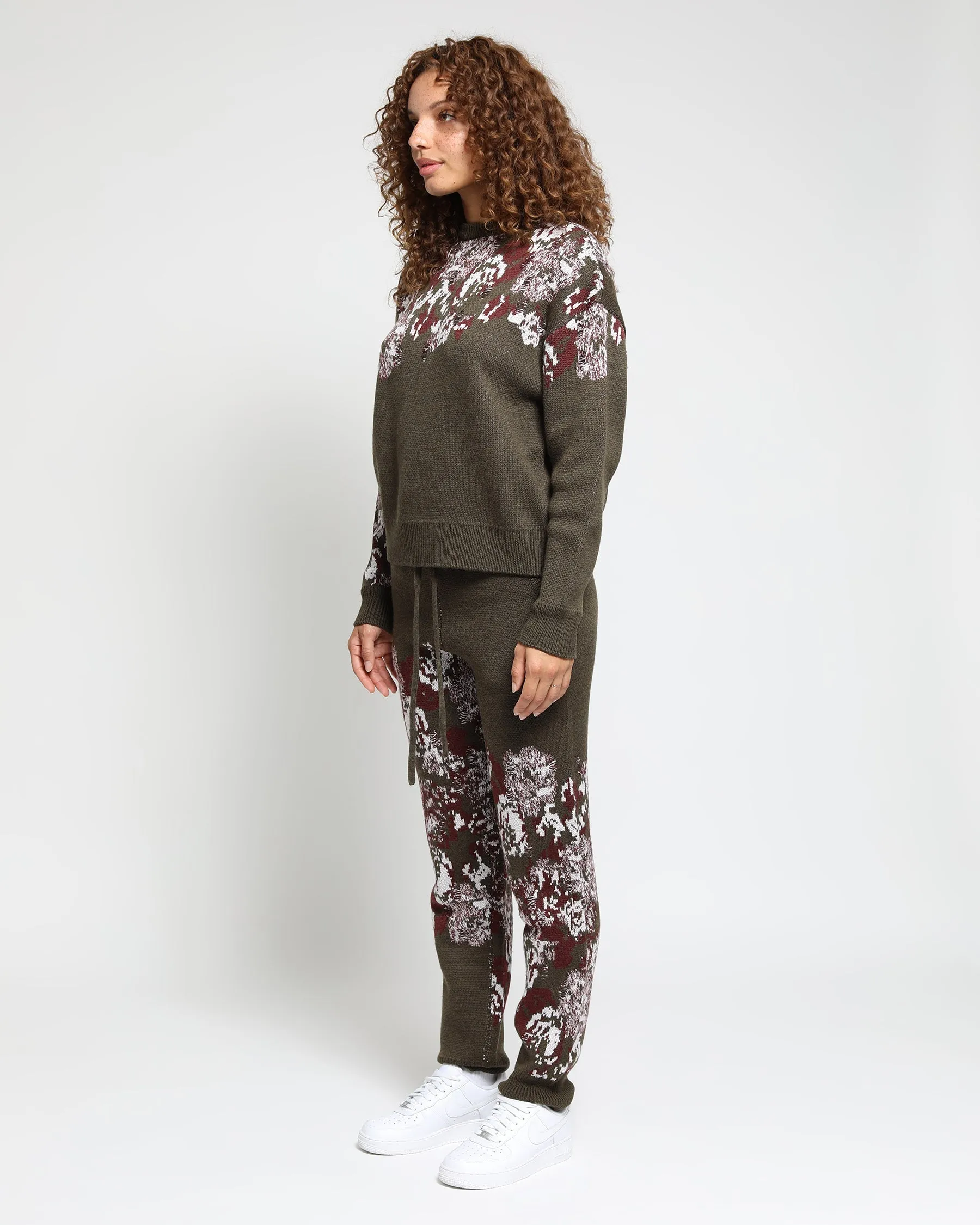 Hanging Floral Distressed Sweater Pant