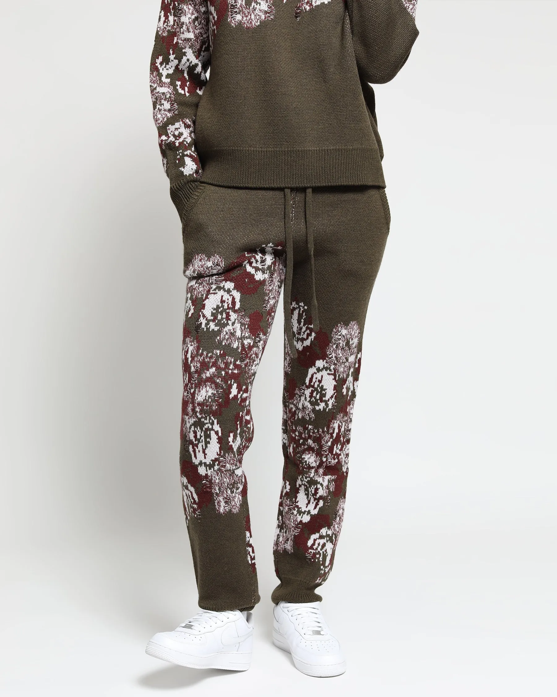 Hanging Floral Distressed Sweater Pant