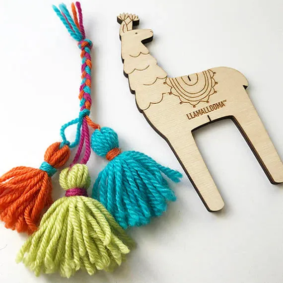 LLAMALLOOMA Pompom Maker